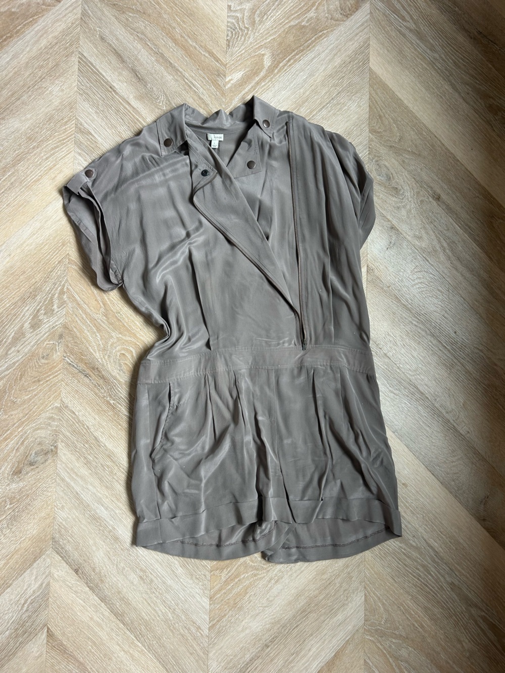 hinge 100% Silk Taupe Romper